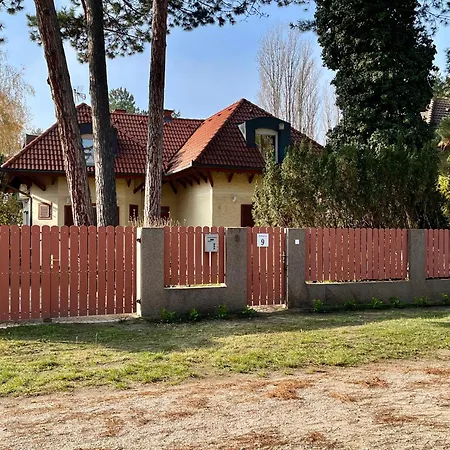 Nefelejts Deluxe Вилла *